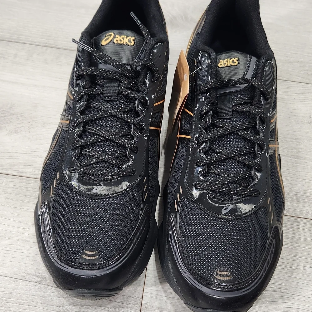 ASICS Men's Black and Gold Running Shoes